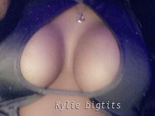 Kylie_bigtits