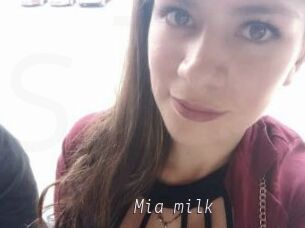 Mia_milk